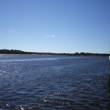 Tin Can Bay'S Sleepy Lagoon Motel Экстерьер фото