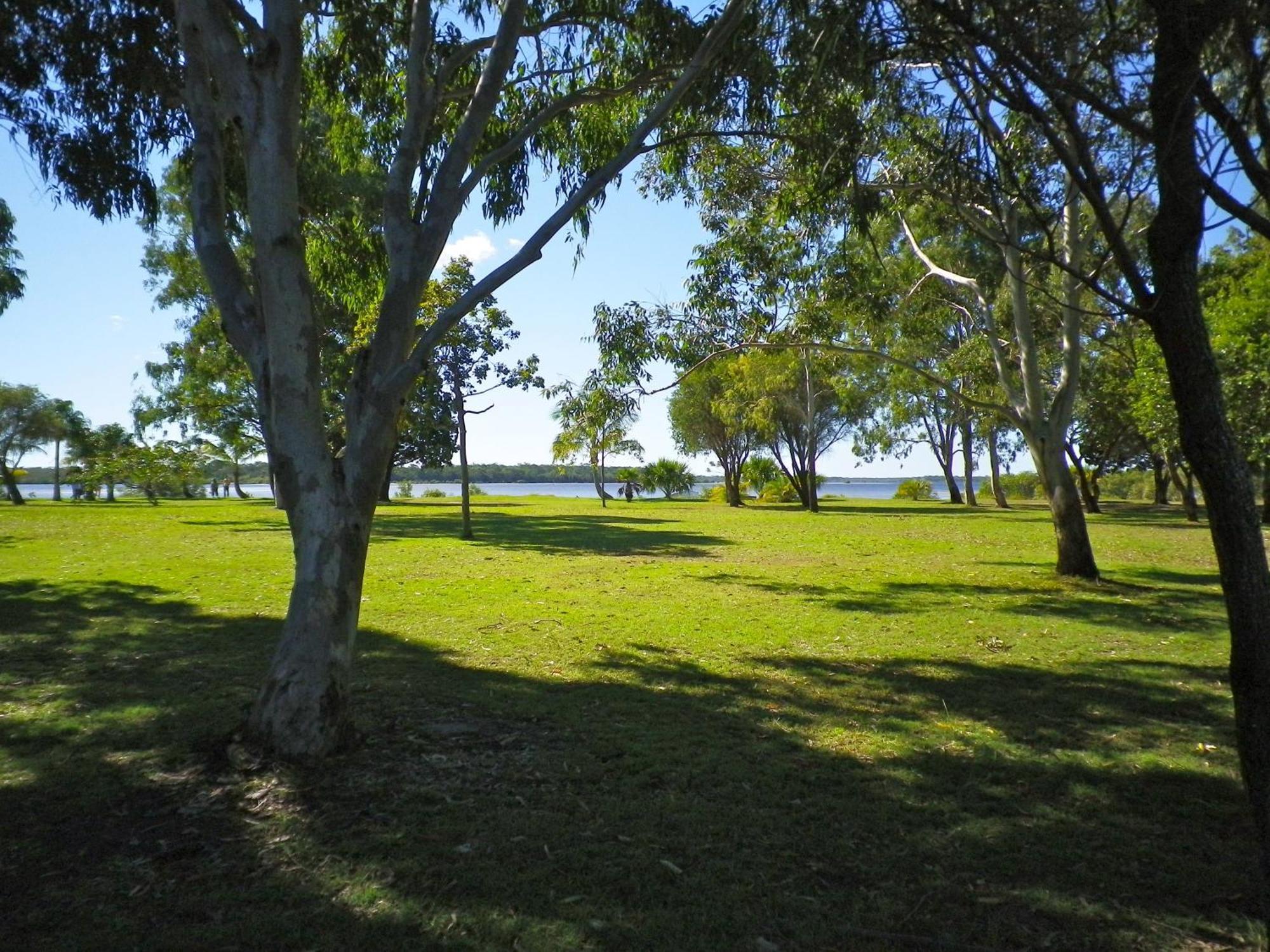 Tin Can Bay'S Sleepy Lagoon Motel Экстерьер фото